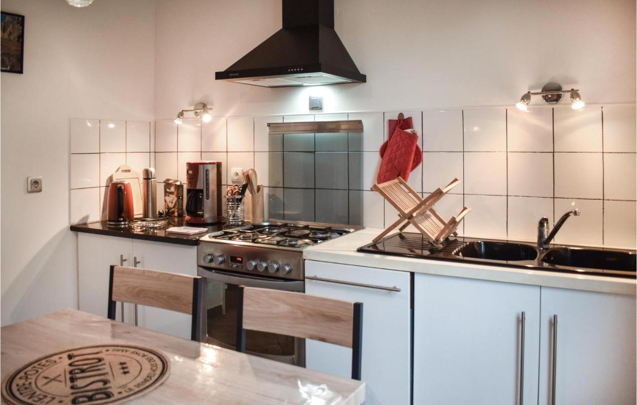 Awesome Home In Paimpol With Kitchen Exterior foto